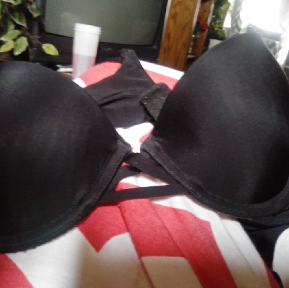 Victora secrets black 34a